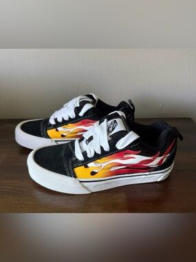 Vans KNU Skool Flame Big Kids 3.5 Skateboarding Retro Sneakers Black Fire READ